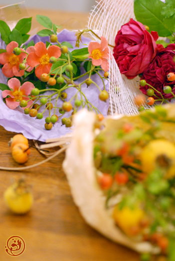 バラの家 日曜バラ塾：10月「切花で花束づくり」
